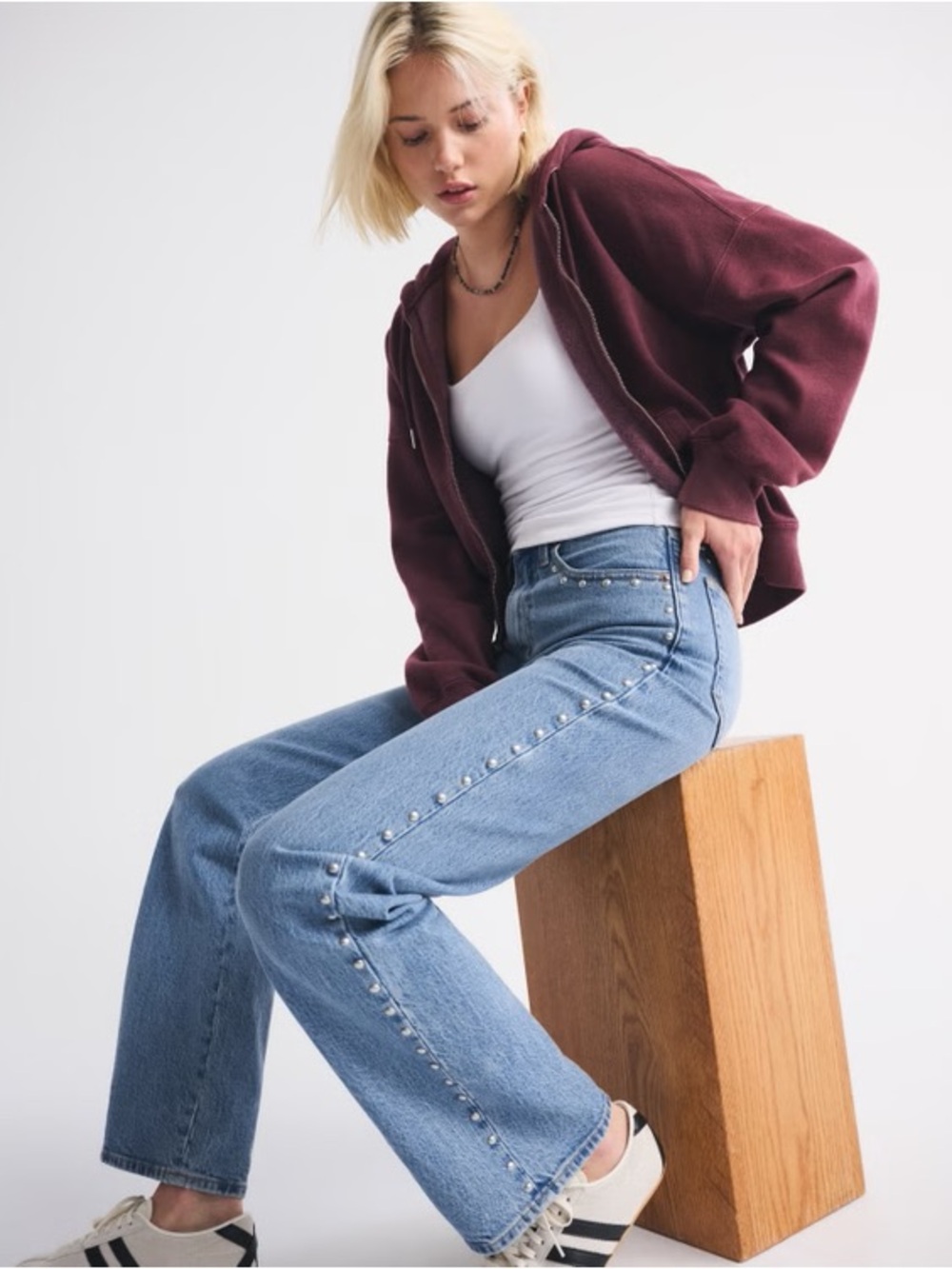 Abercrombie & Fitch High Rise 90s Relaxed Studded Jeans in Medium Wash